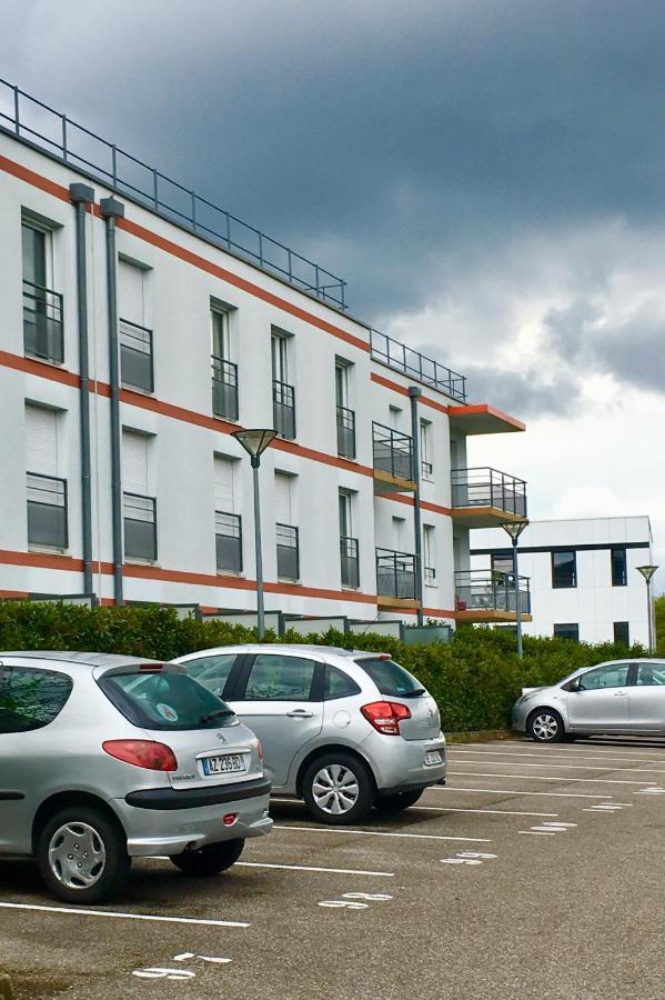 Appartement En Face Hopital Nord Avec Terrasse